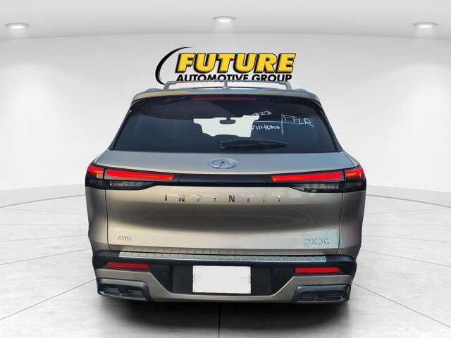 Used 2023 Silver INFINITI Sensory image 4