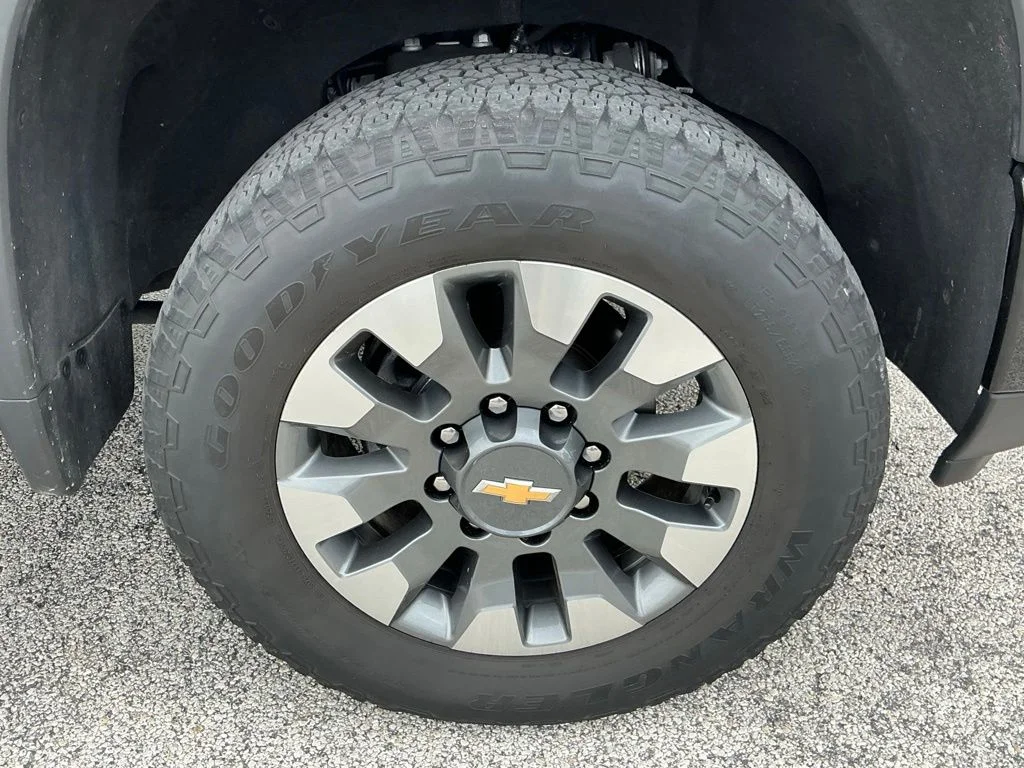 Used 2024 White Chevrolet Custom image 19