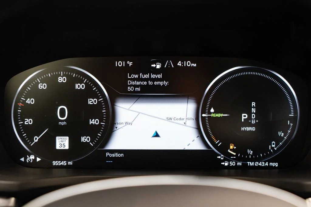 Used 2022 White Volvo T8 R-Design image 16
