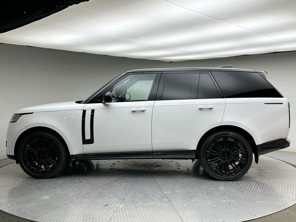 New 2026 Fuji White Land Rover SE image 2