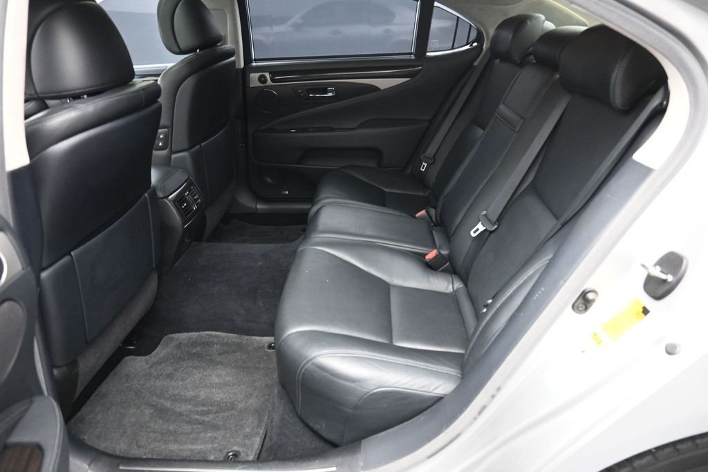 Used 2013 Silver Lexus 460 L image 25