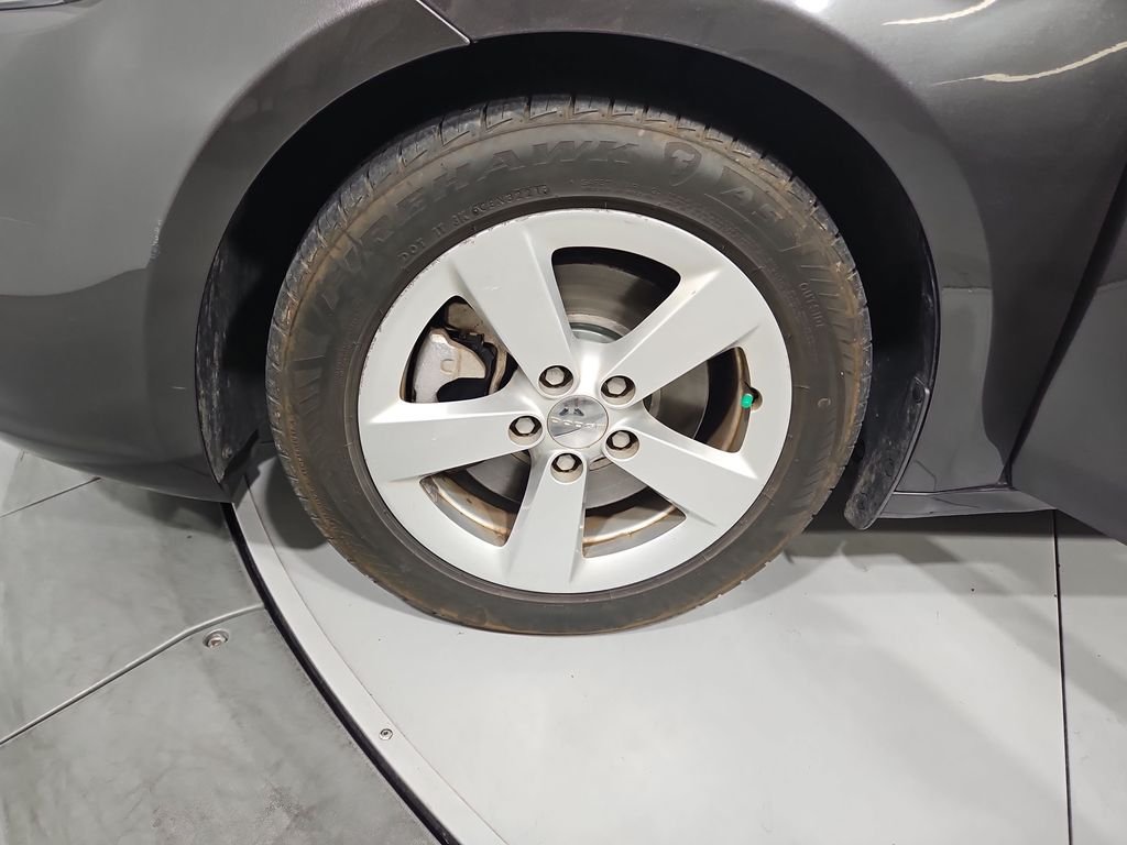 Used 2015 Gray Dodge SXT image 24