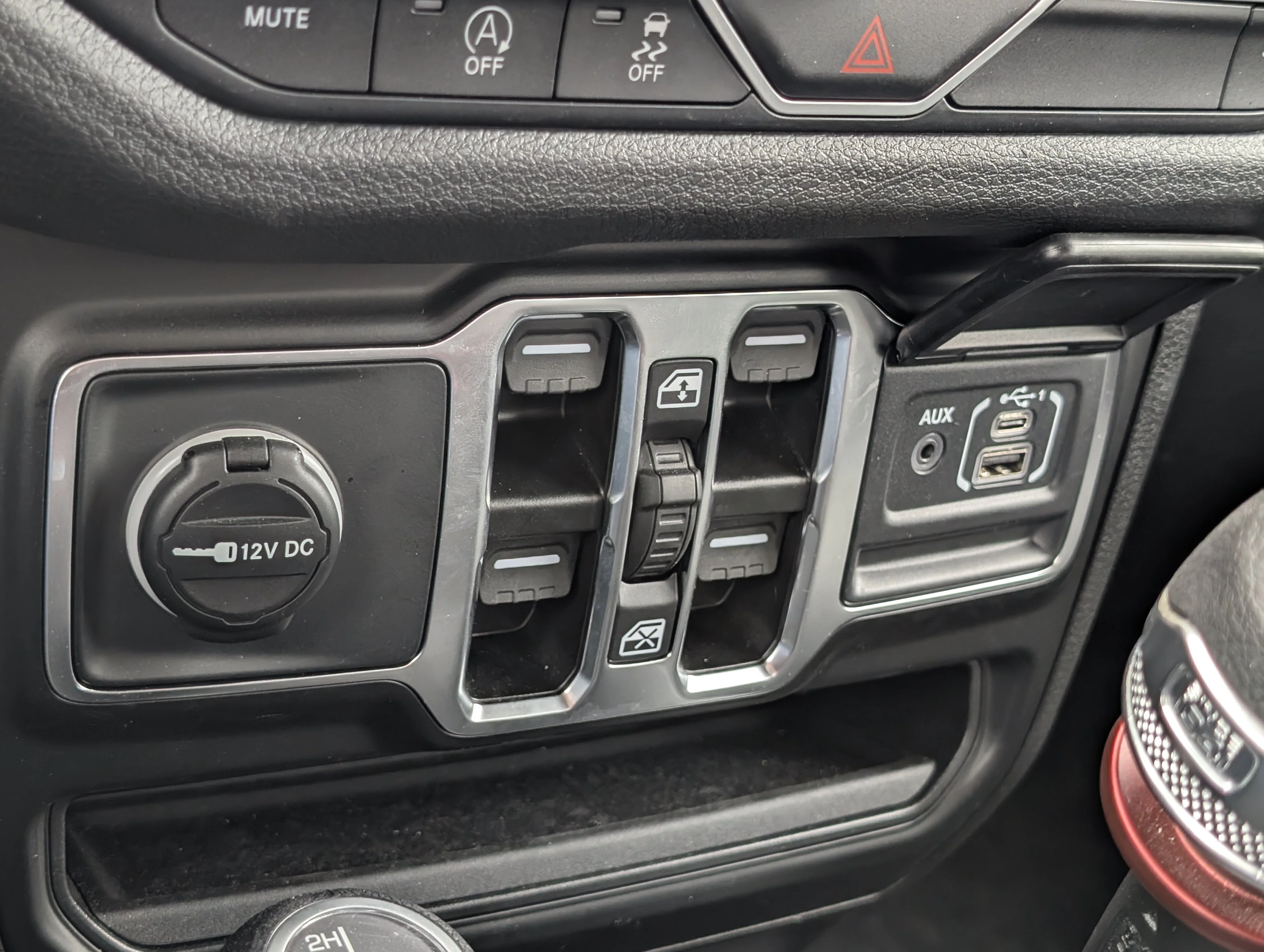 Used 2025 Bright White Jeep Sport image 29