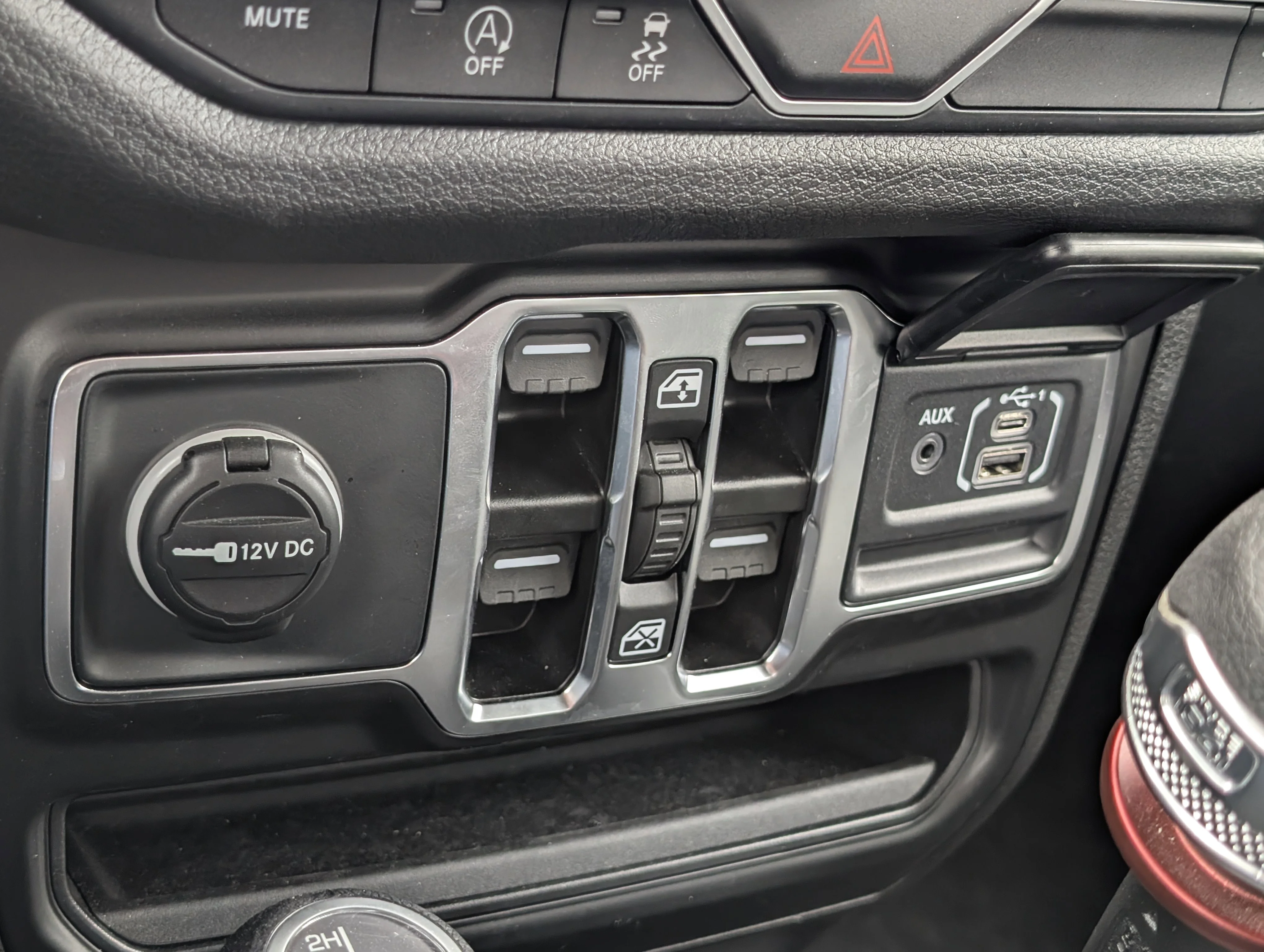 Used 2025 Bright White Jeep Sport image 29