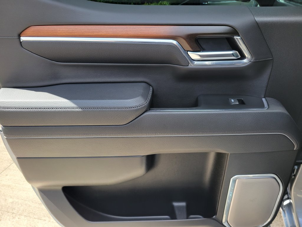 Used 2025 Silver GMC Denali image 13