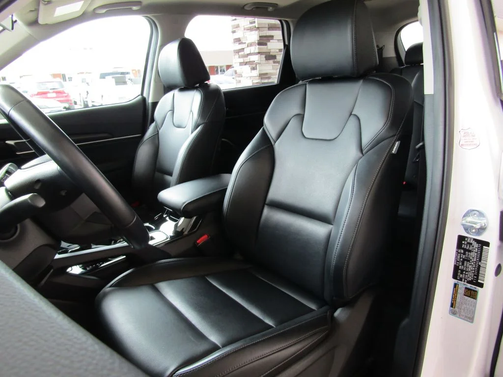 Used 2025 White Kia S image 21