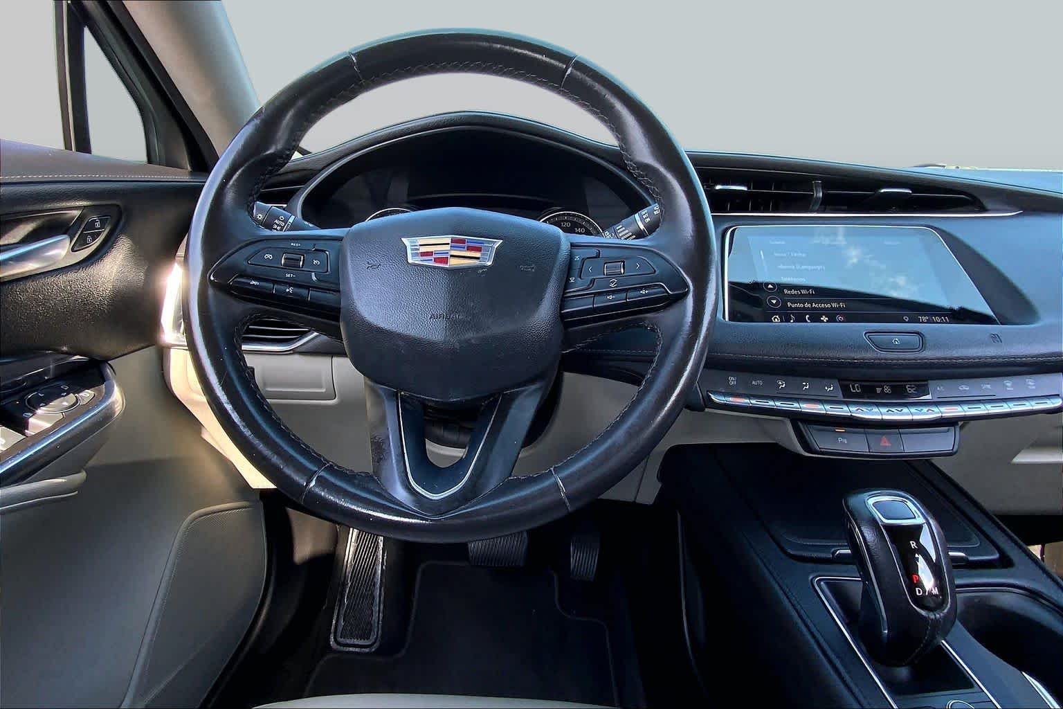 Used 2019 Crystal White Tricoat Cadillac FWD Luxury image 10