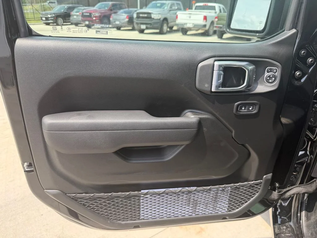 New 2026 Black Clear-Coat Exterior Paint Jeep  image 13