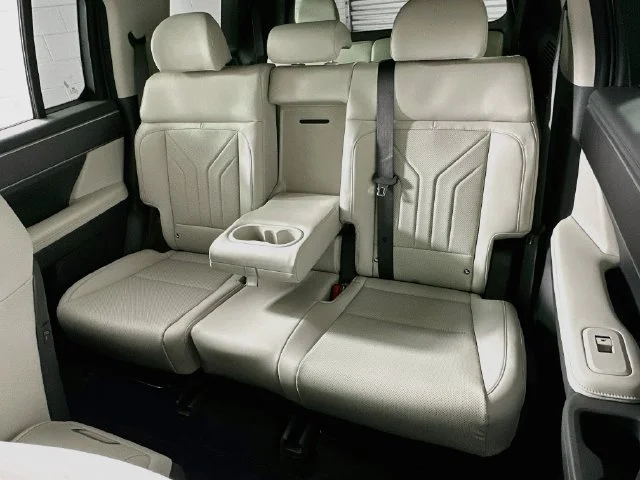 New 2027 White Hyundai SEL image 11