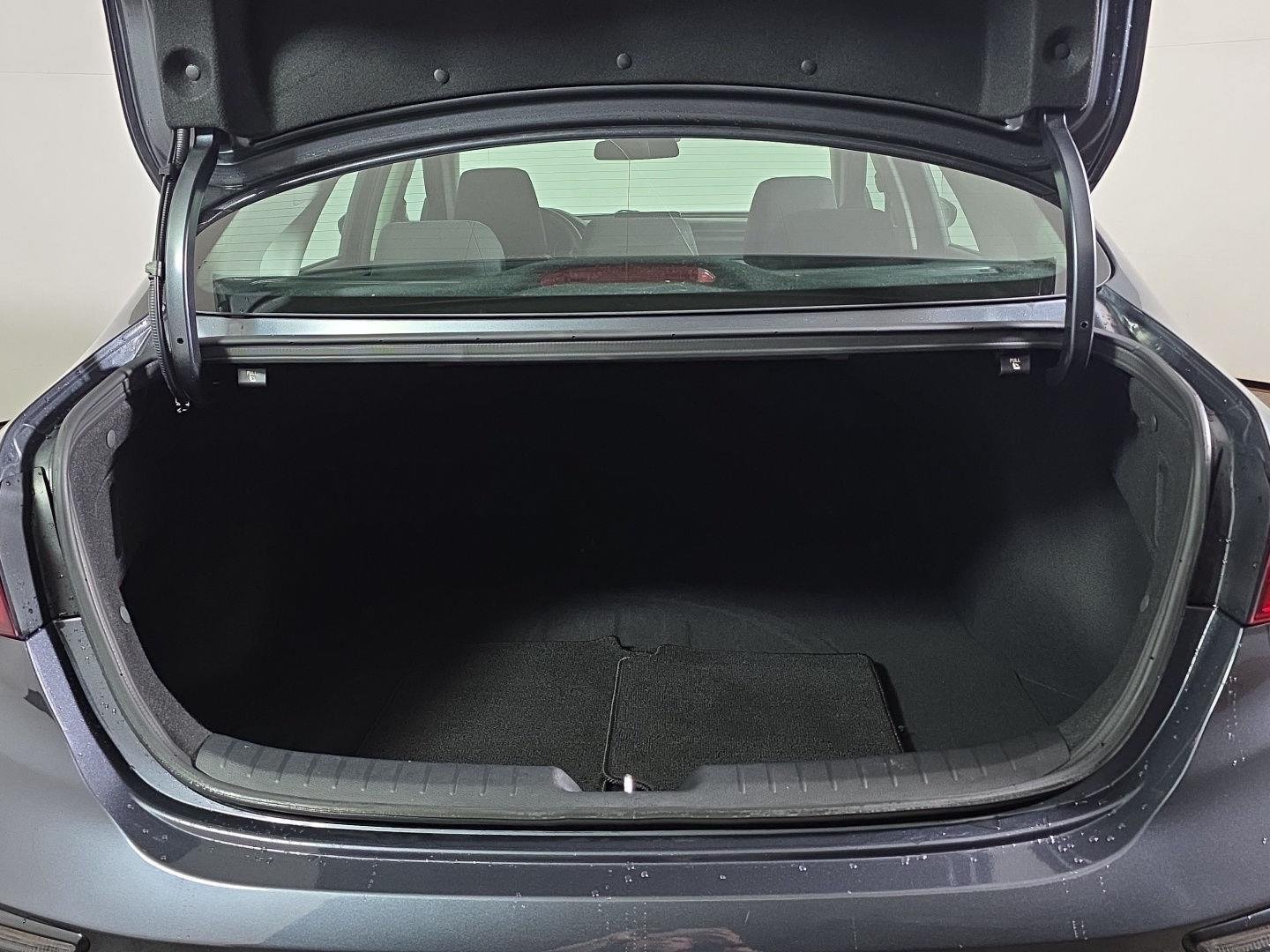 Used 2020 Gravity Gray Kia LXS image 3