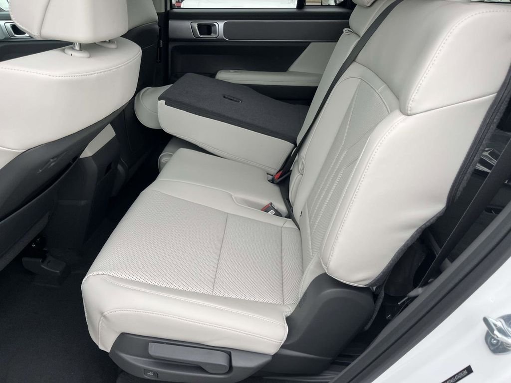 New 2026 White Hyundai SEL FWD image 7