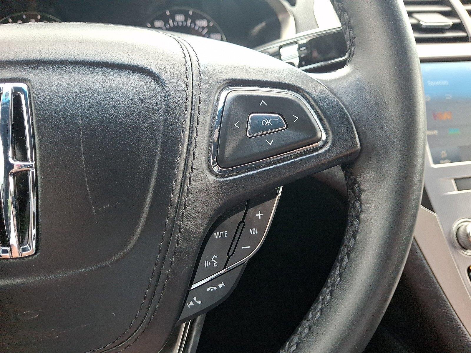 Used 2020 Infinite Black Metallic Lincoln Standard image 20