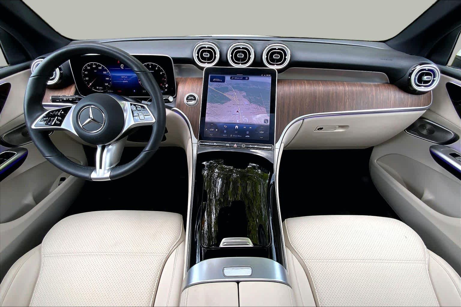 Certified Used 2025 Polar White Mercedes-Benz GLC 300 image 16