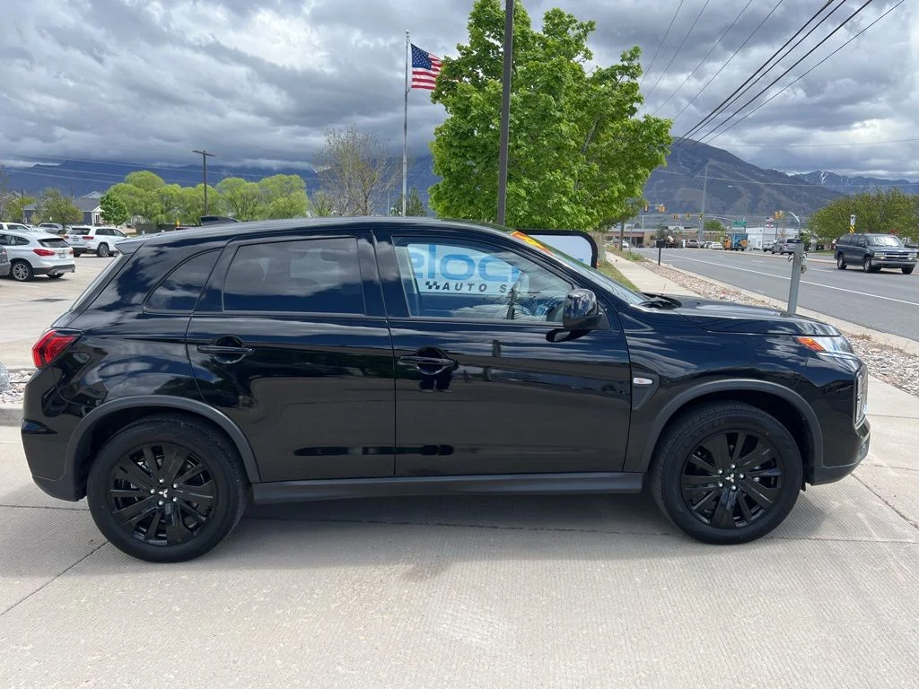 Used 2025 Gray Mitsubishi 2.0 ES image 7
