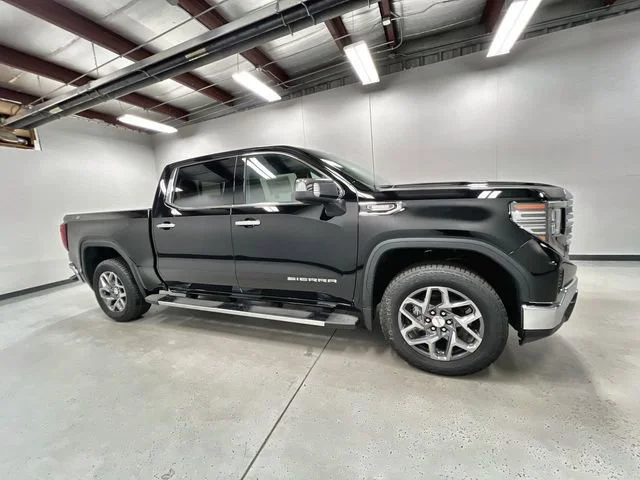 New 2026 Onyx Black GMC SLT image 9