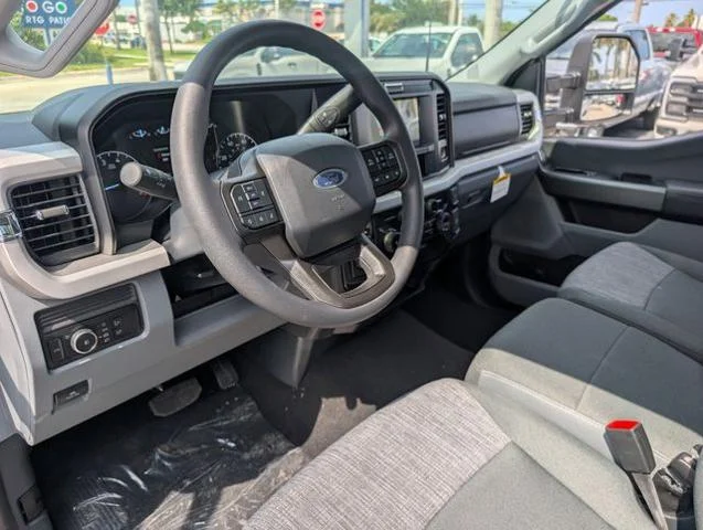 New 2026 Oxford White Ford F-350® XLT image 21