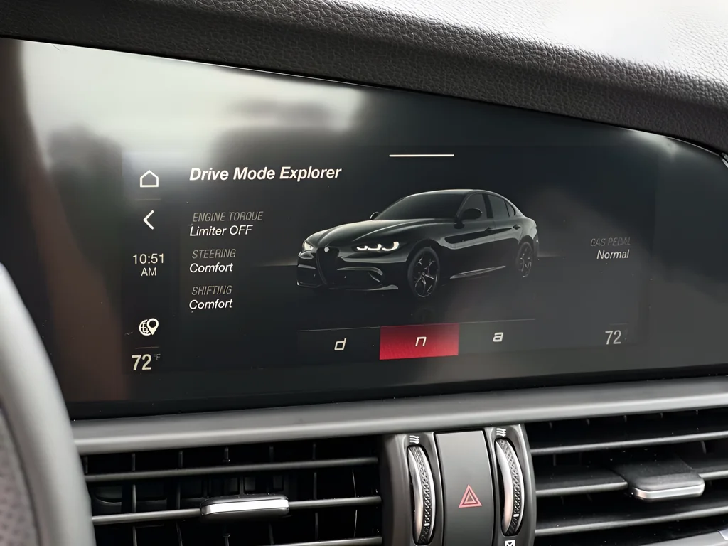 2026 Alfa Romeo Giulia Base - Photo 23