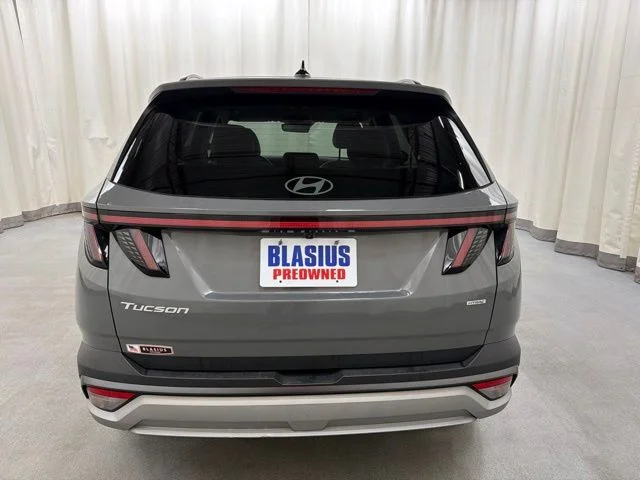Used 2025 Gray Hyundai SEL Convenience image 5