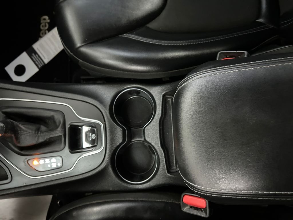 Used 2019 Red Jeep Latitude Plus image 23