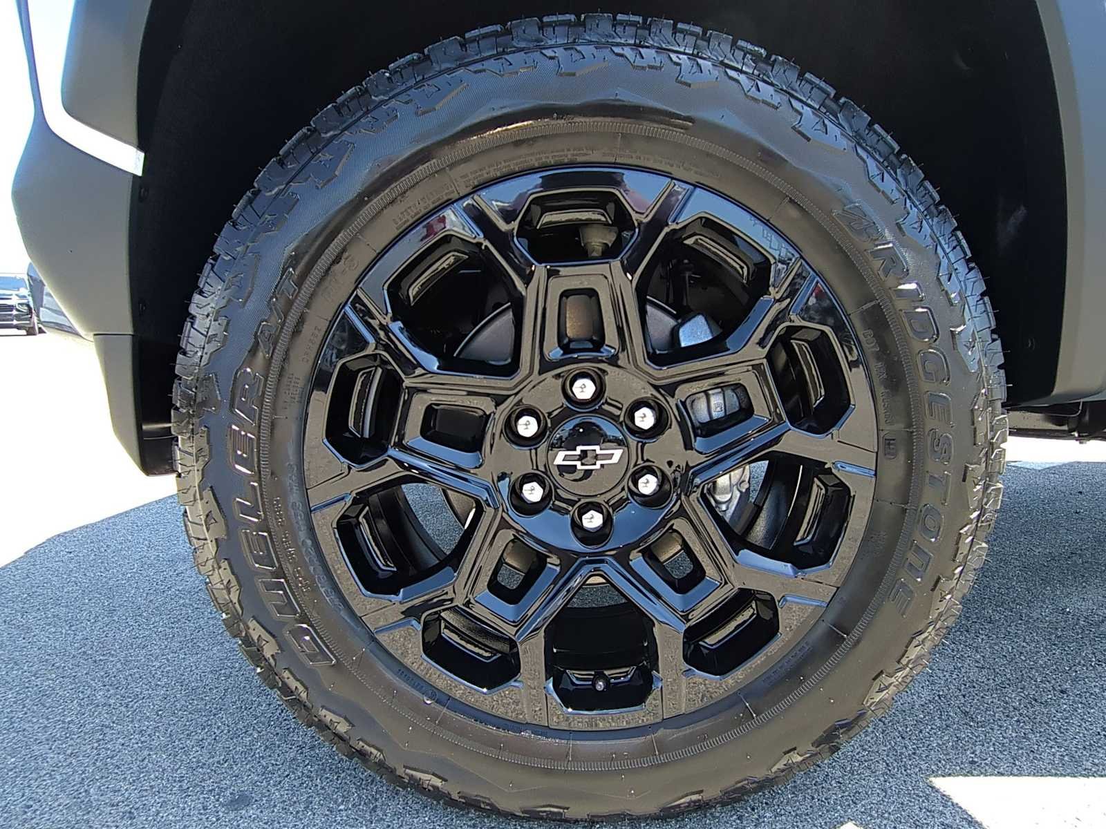New 2026 Summit White Chevrolet Trail Boss image 29