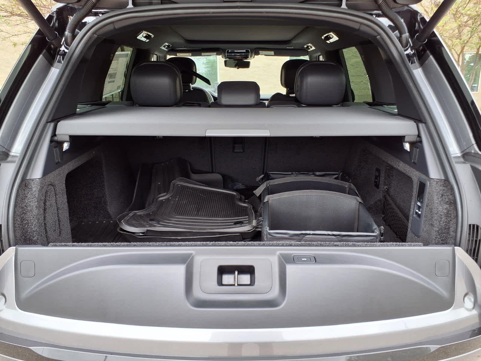 New 2026 Eiger Grey Land Rover SE image 20