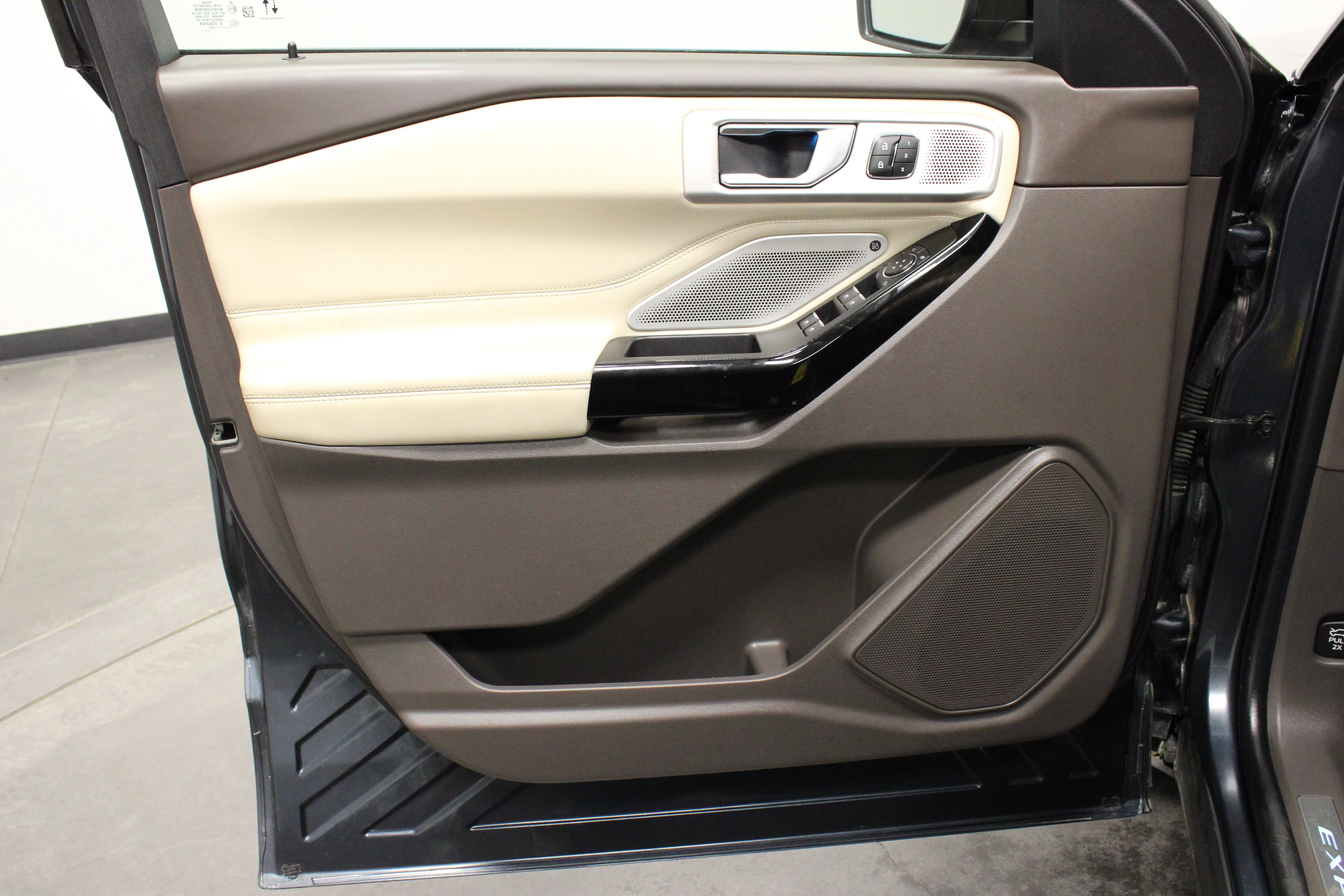 Used 2022 Stone Blue Metallic Ford Platinum image 21