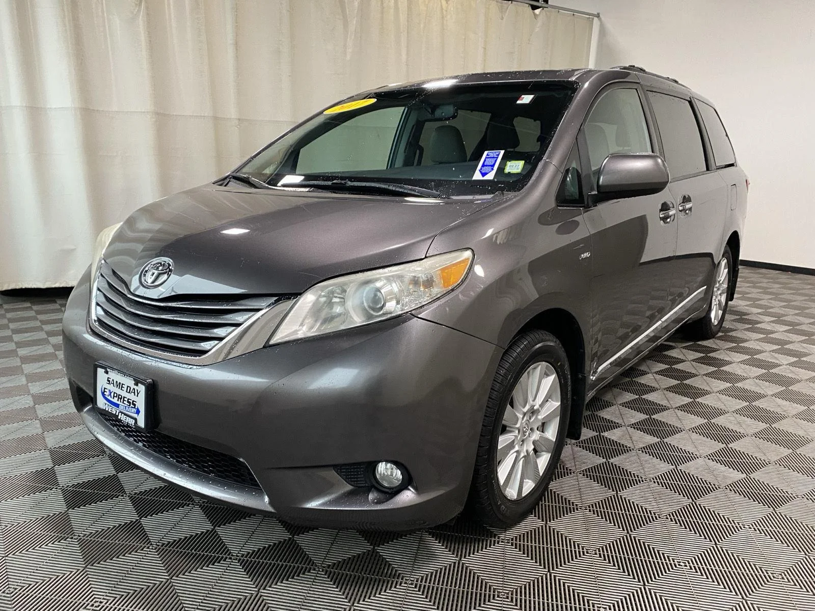 Used 2017 Predawn Gray Mica Toyota XLE image 7