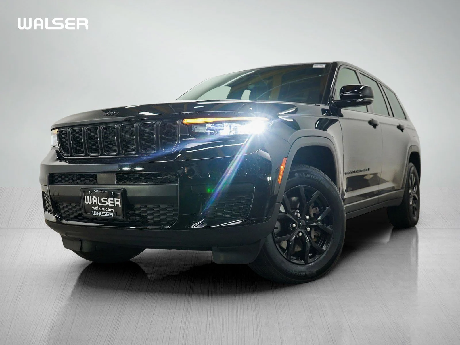 Used 2025 Diamond Black Crystal Pearlcoat Jeep Altitude image 1