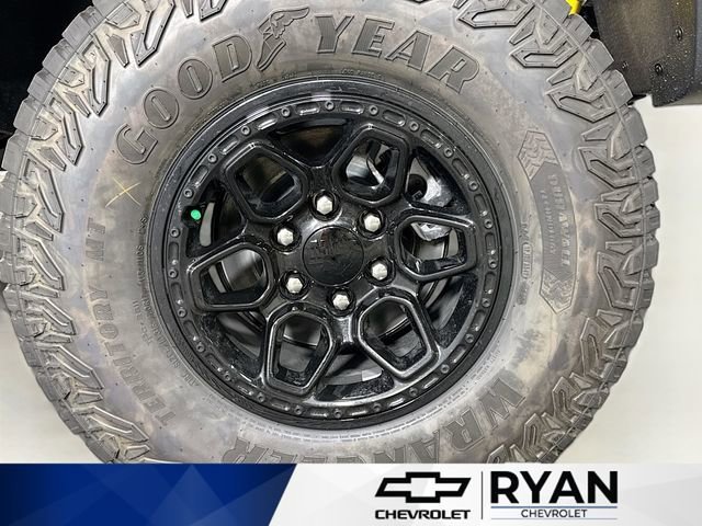 New 2026 Black Chevrolet ZR2 image 32
