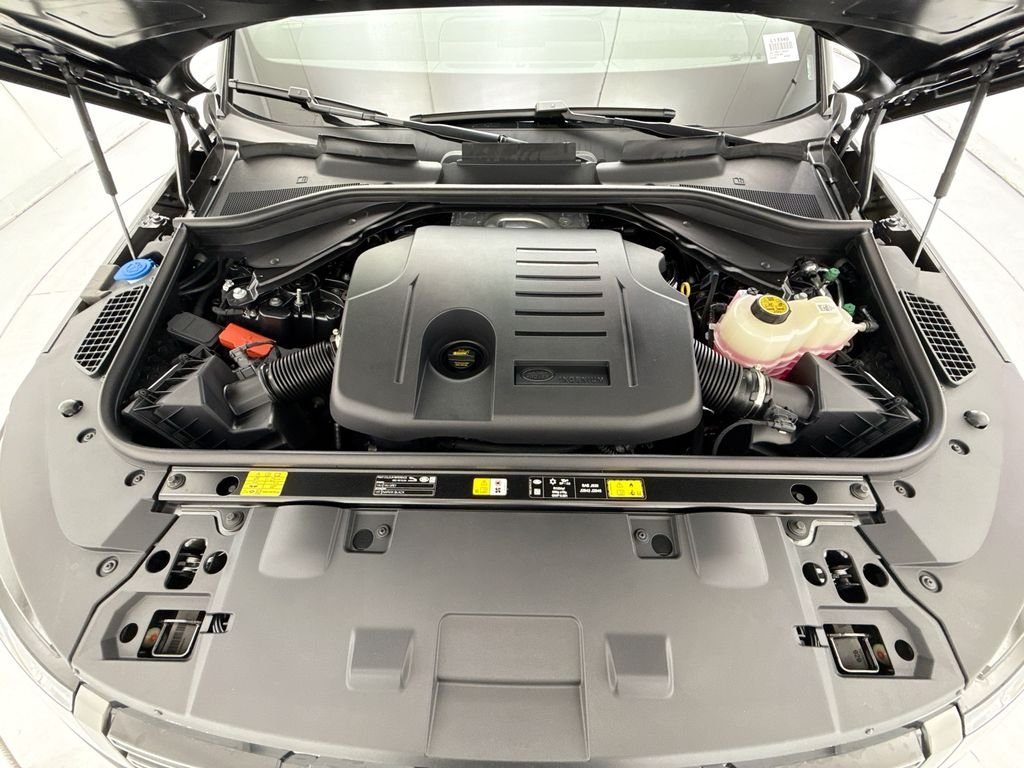 New 2026 Carpathian Grey Land Rover SE image 29