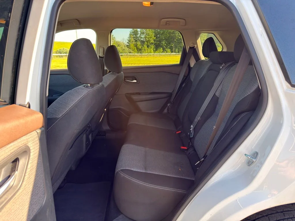 Used 2021 White Nissan SV image 28