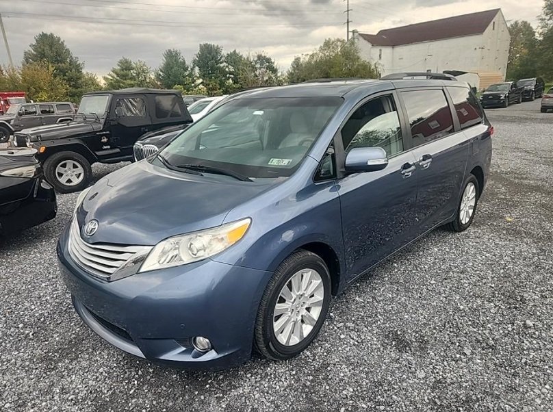 2014 Toyota Sienna Limited photo 2