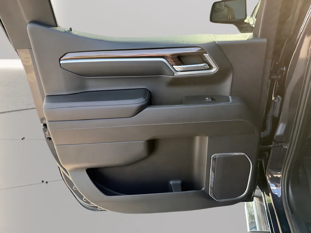 Used 2022 Gray Chevrolet LT image 33