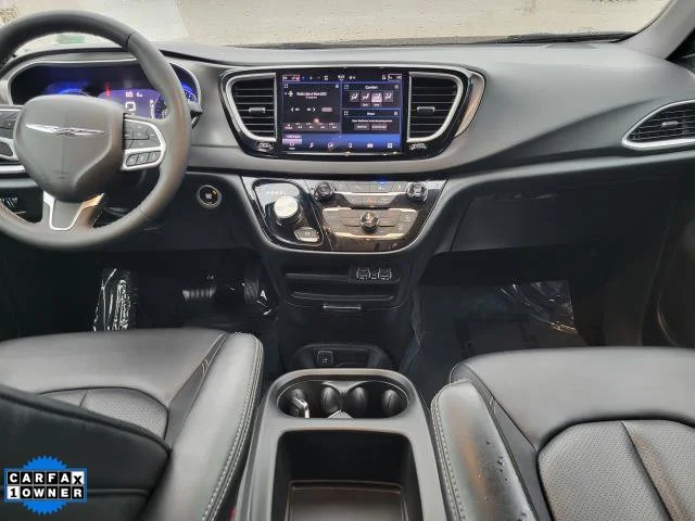 Used 2025 White Chrysler Select image 13
