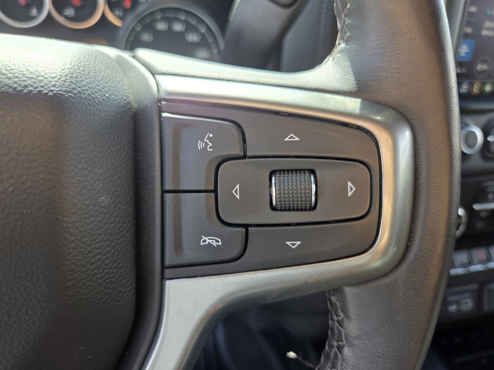 Used 2022 Silver Ice Metallic Chevrolet LT image 22