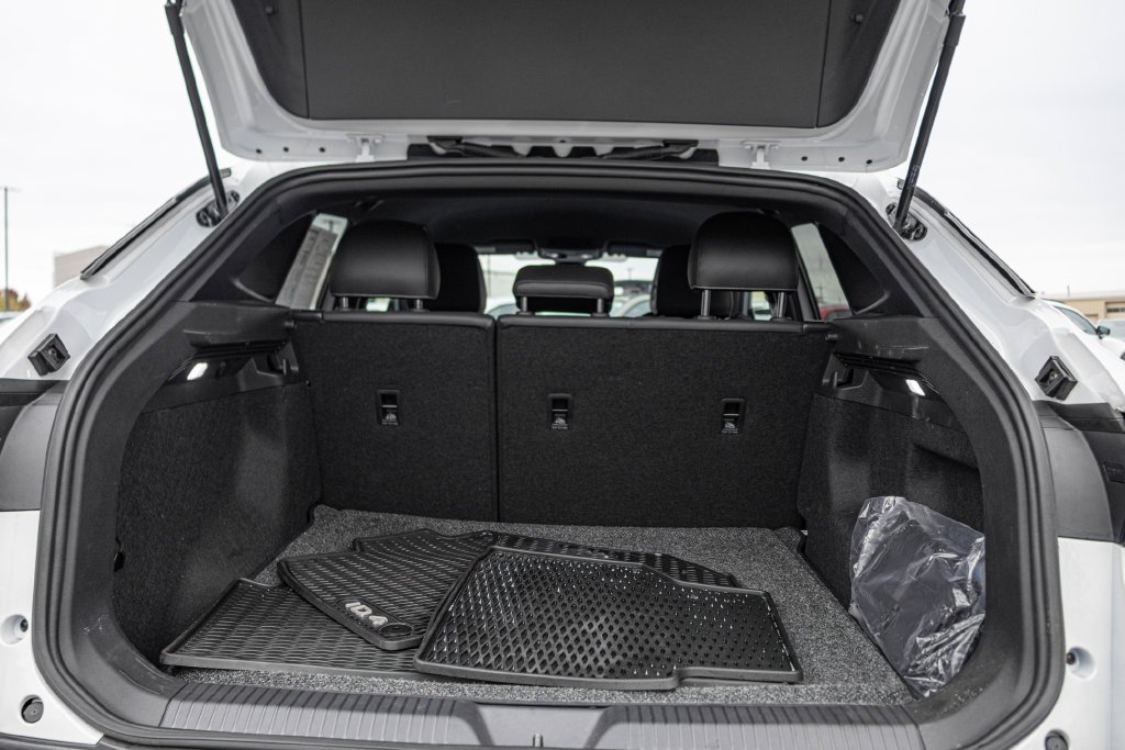 Used 2025 White Volkswagen Pro image 28