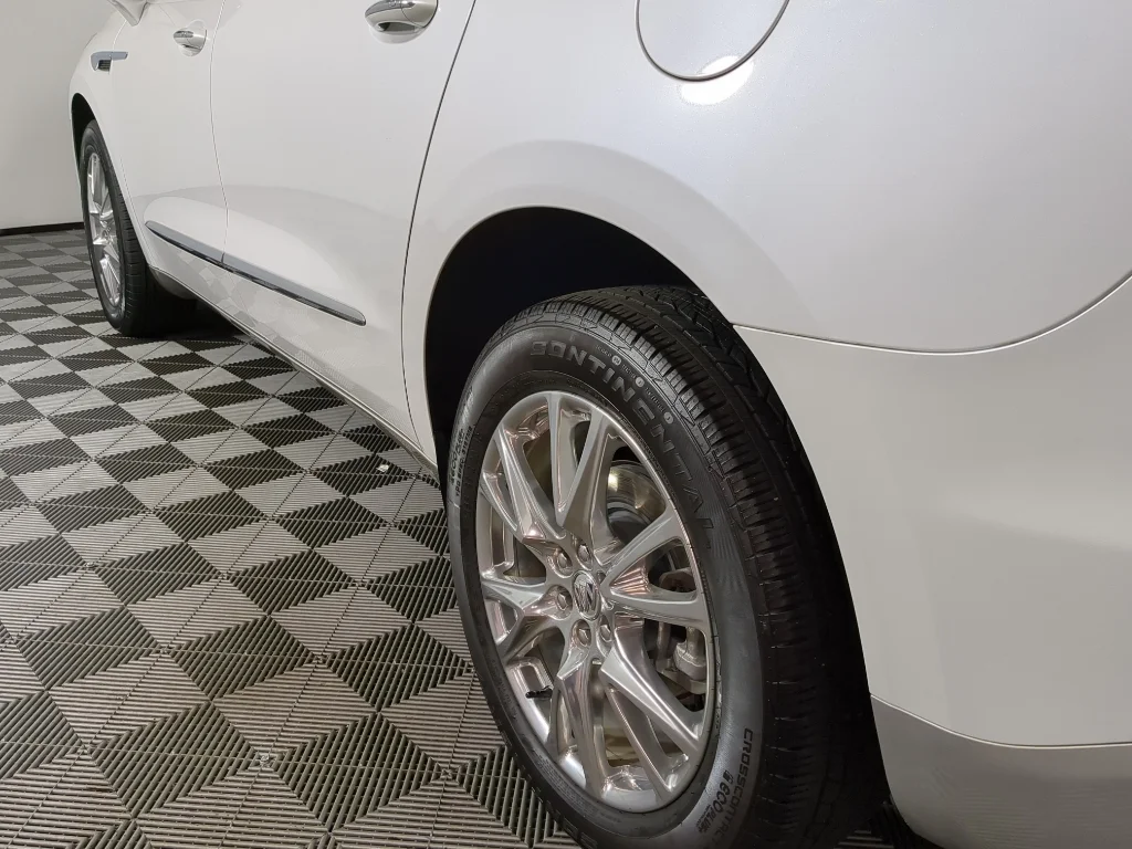 Used 2023 White Frost Tricoat Buick Premium image 5