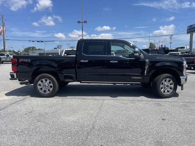 2025 Ford F-350 Super Duty Lariat - Photo 2