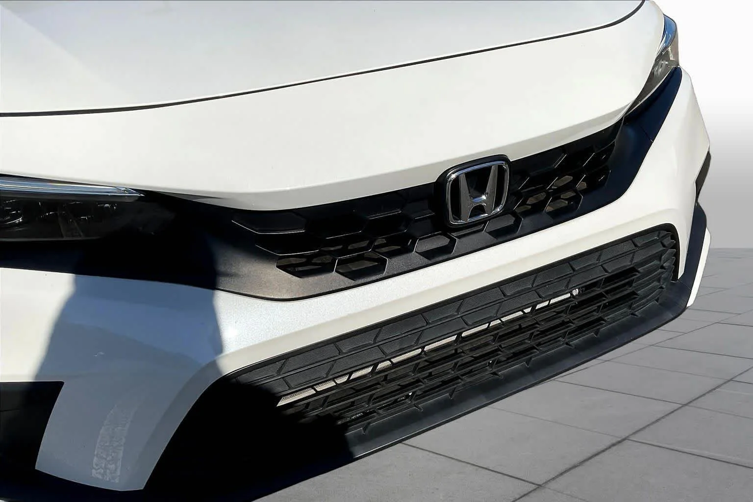 Used 2023 Platinum White Pearl Honda EX-L image 30