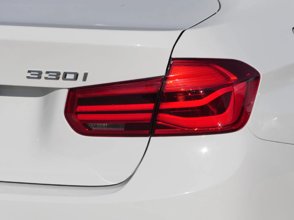 Used 2018 Alpine White BMW 330i image 3