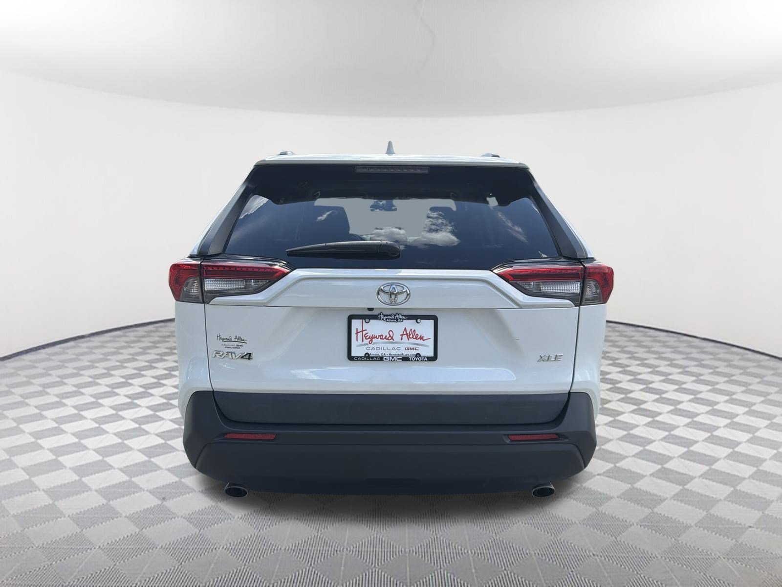 Used 2021 Blizzard Pearl Toyota XLE Premium image 7