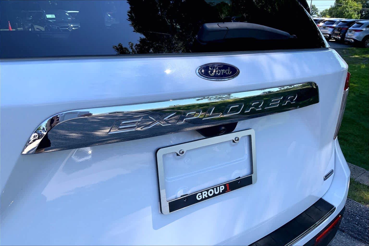 Used 2023 Star White Metallic Tri-Coat Ford Limited image 10