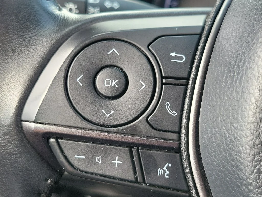 Used 2024 Ice Toyota SE image 5