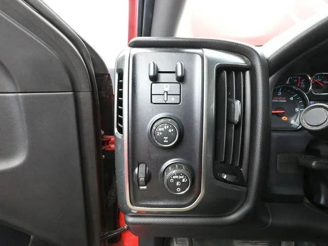 Used 2015 Red Chevrolet LT image 31