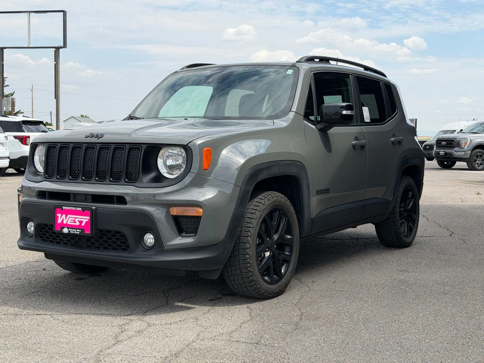 Used 2022 Gray Jeep Altitude image 5