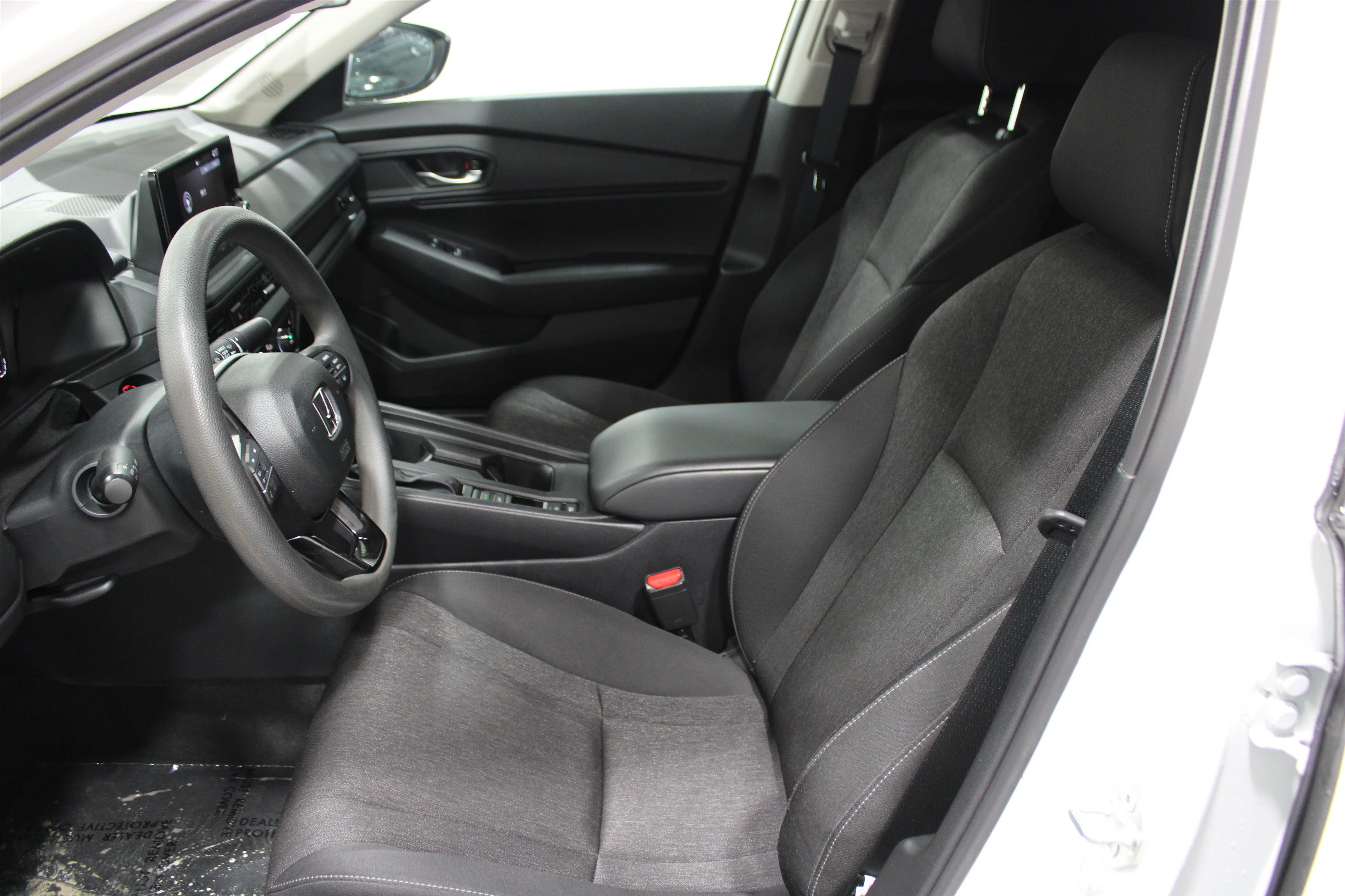 Used 2025 White Honda SE image 3
