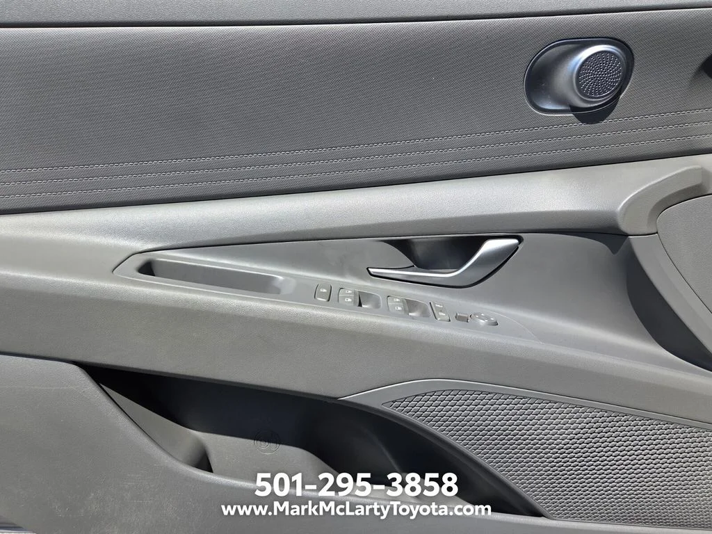 Used 2023 Silver Hyundai SEL image 10