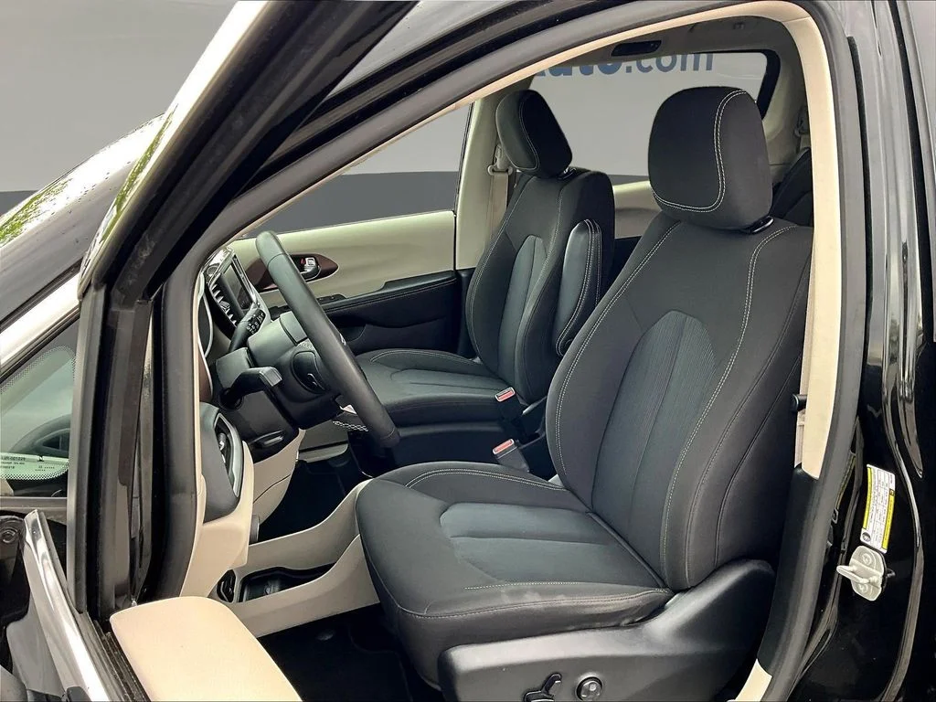 Used 2023 Black Chrysler LX image 22