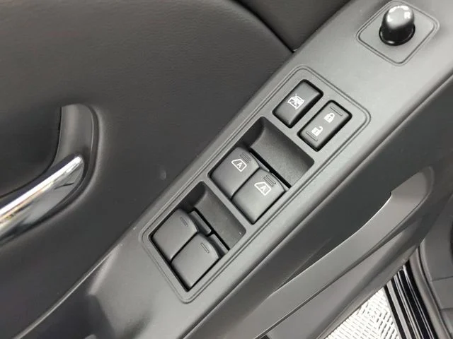 New 2026 Super Black Nissan Crew Cab SV image 28