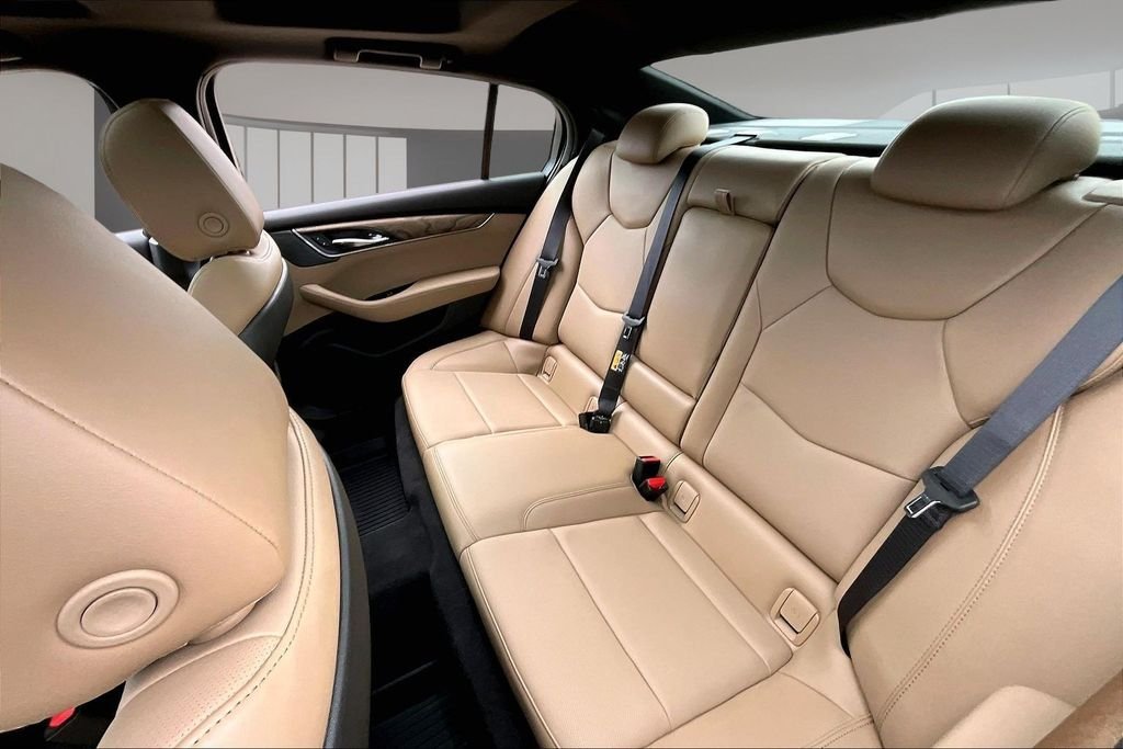 Used 2025 Silver Cadillac Premium Luxury image 28